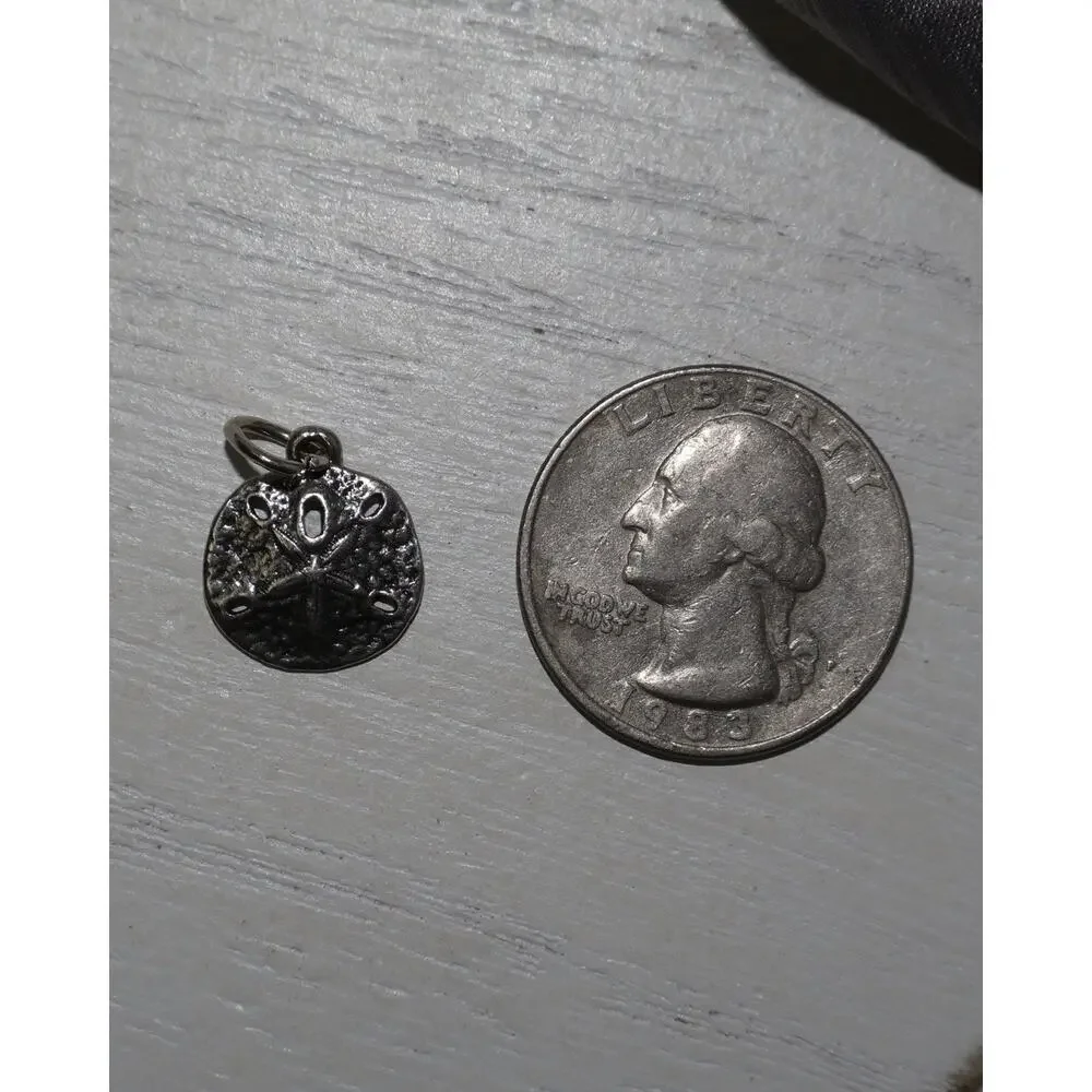 James Avery Sterling Silver Sand Dollar Charm 1.36G / 0.7in - Picture 3 of 3